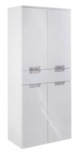 Weißer Hochschrank mit vier Türen und modernen Griffen, seitliche Perspektive