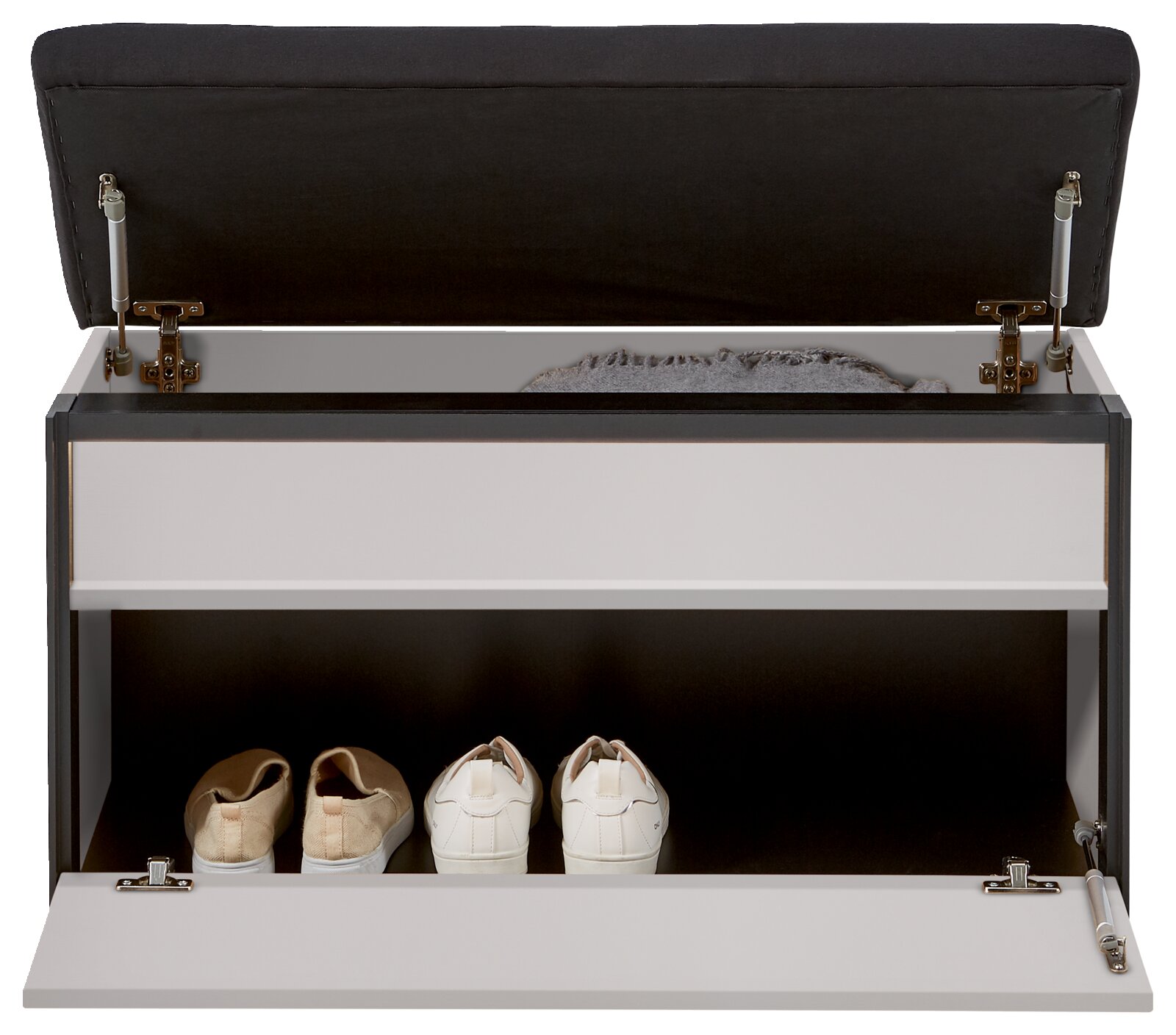 Garderobenbank mit geöffnetem Deckel, darunter ein Fach mit Schuhen, Ansicht von vorne