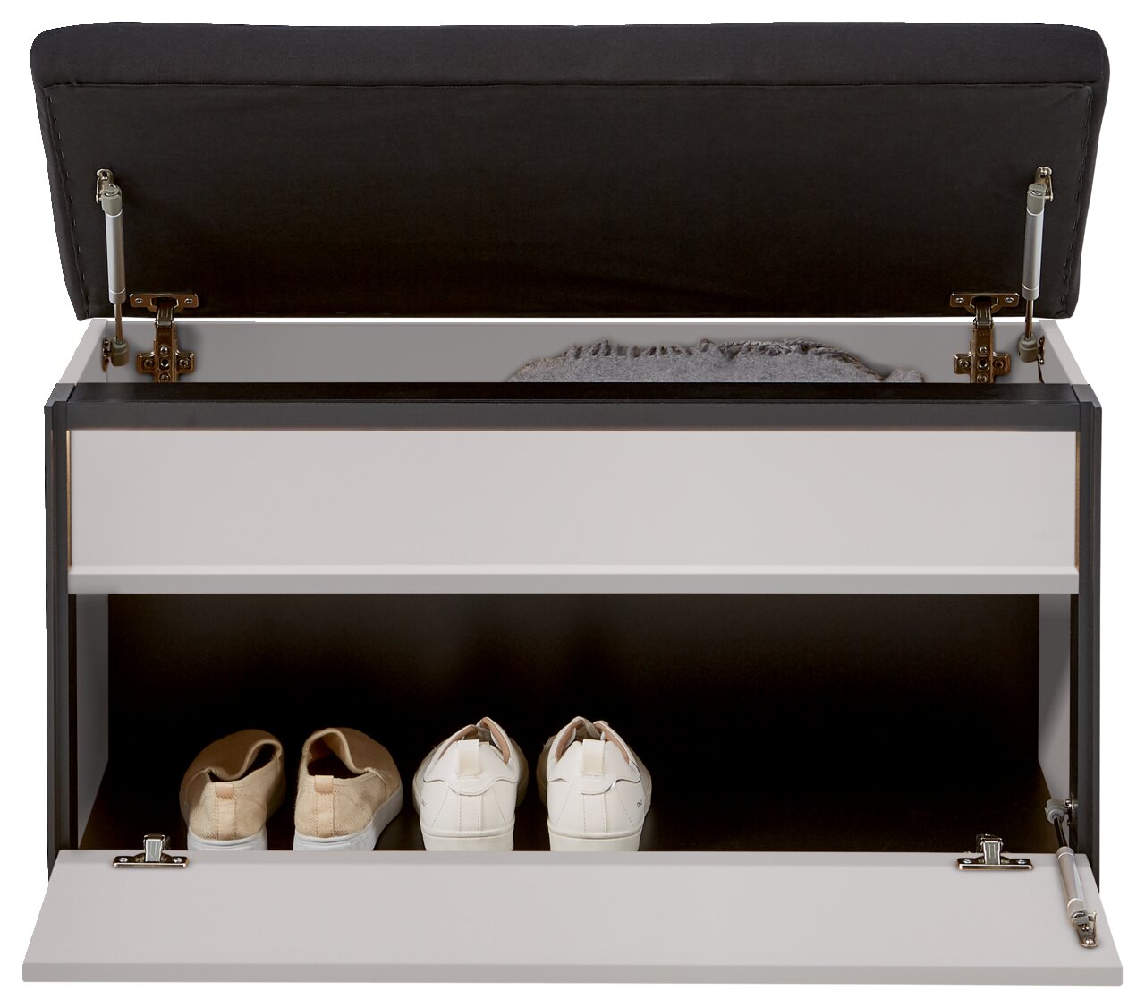 Garderobenbank mit geöffnetem Deckel, darunter ein Fach mit Schuhen, Ansicht von vorne