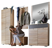 Garderoben-Set in Holzoptik mit Schrank, Spiegel, Hakenleiste und Sitzbank, seitliche Perspektive