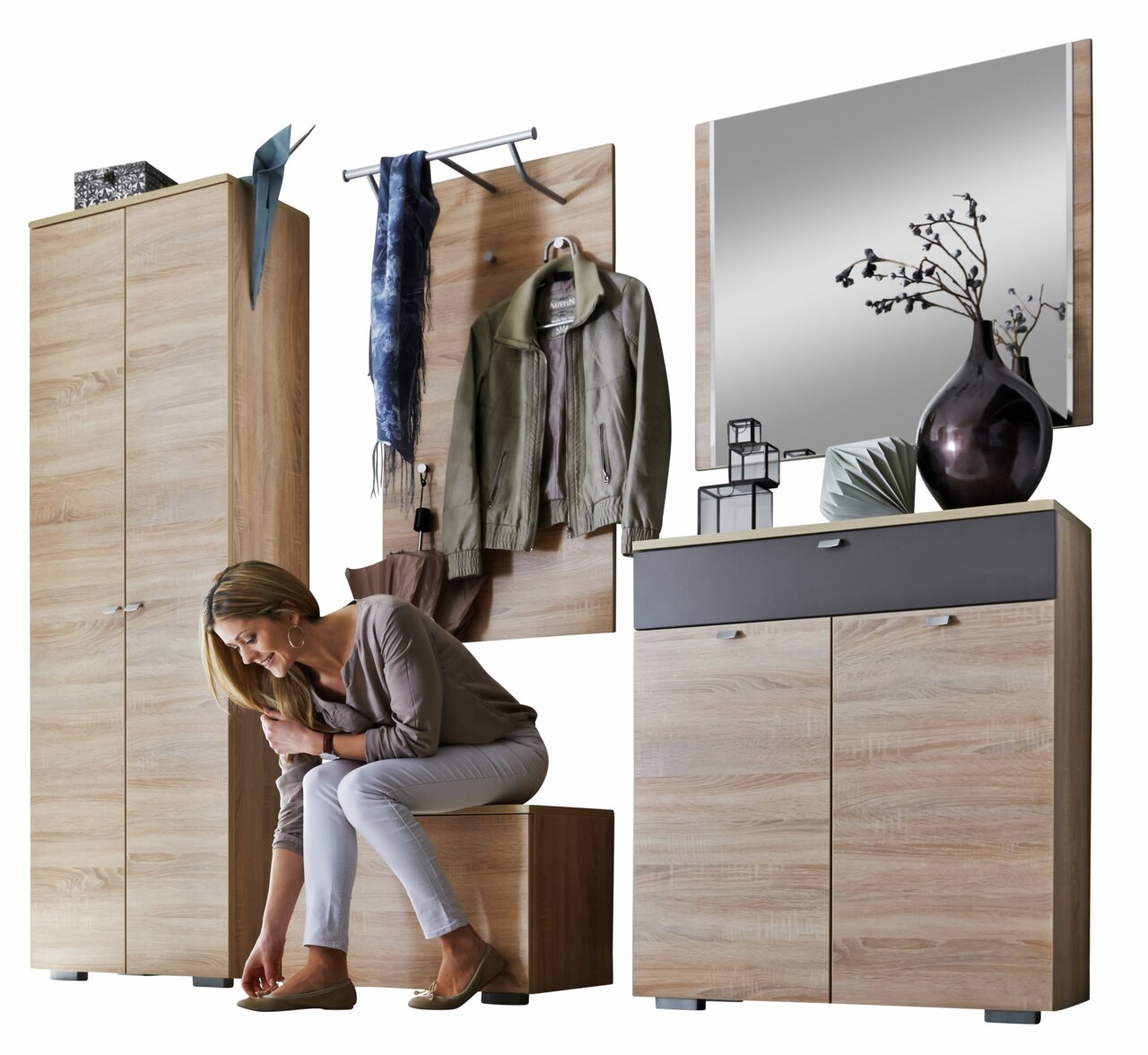 Garderoben-Set in Holzoptik mit Schrank, Spiegel, Hakenleiste und Sitzbank, seitliche Perspektive