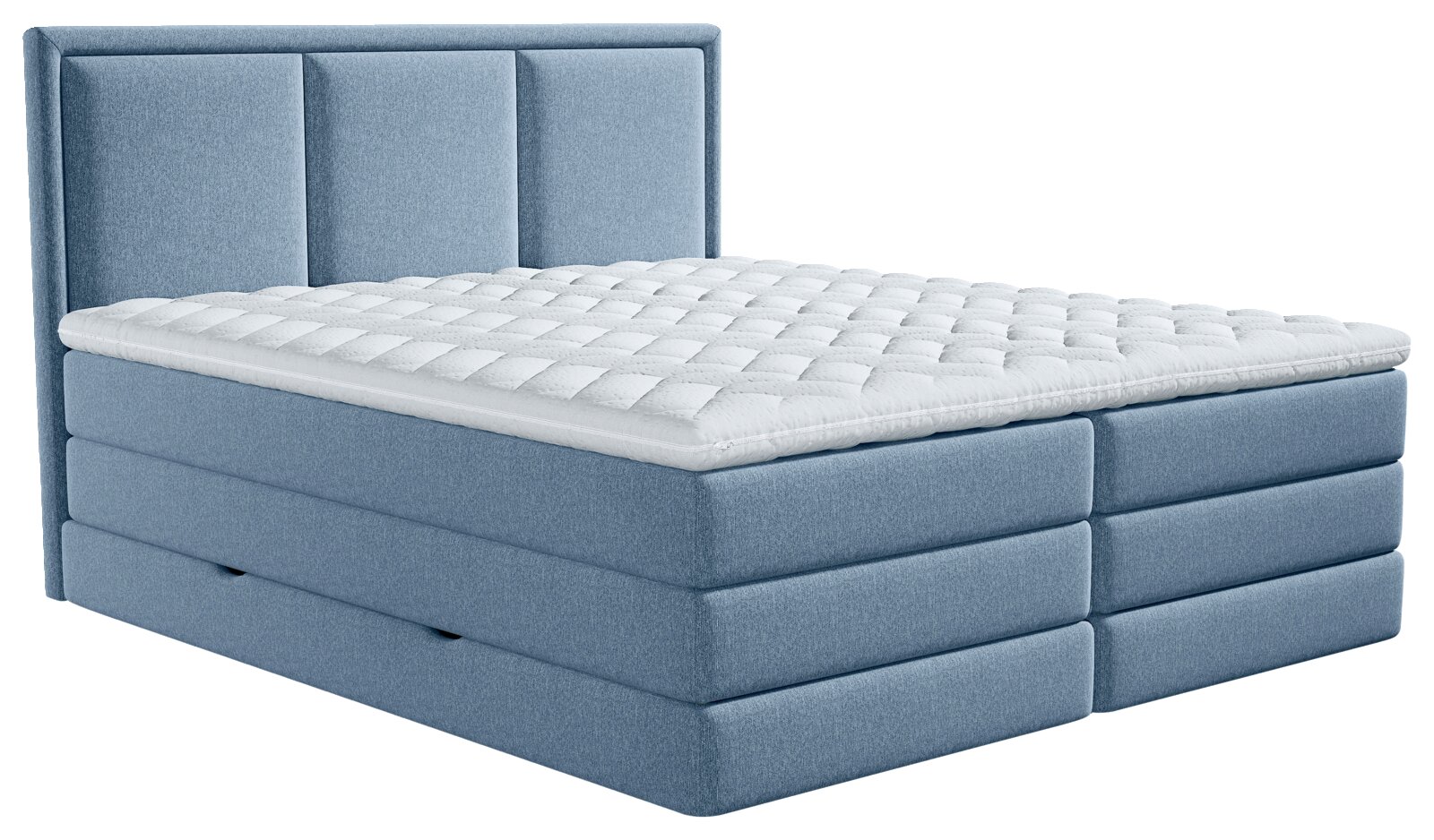 Lichtblauw gestoffeerd tweepersoons boxspringbed met hoog, verticaal gecapitonneerd hoofdbord en witte doorgestikte topper, schuin van voren bekeken