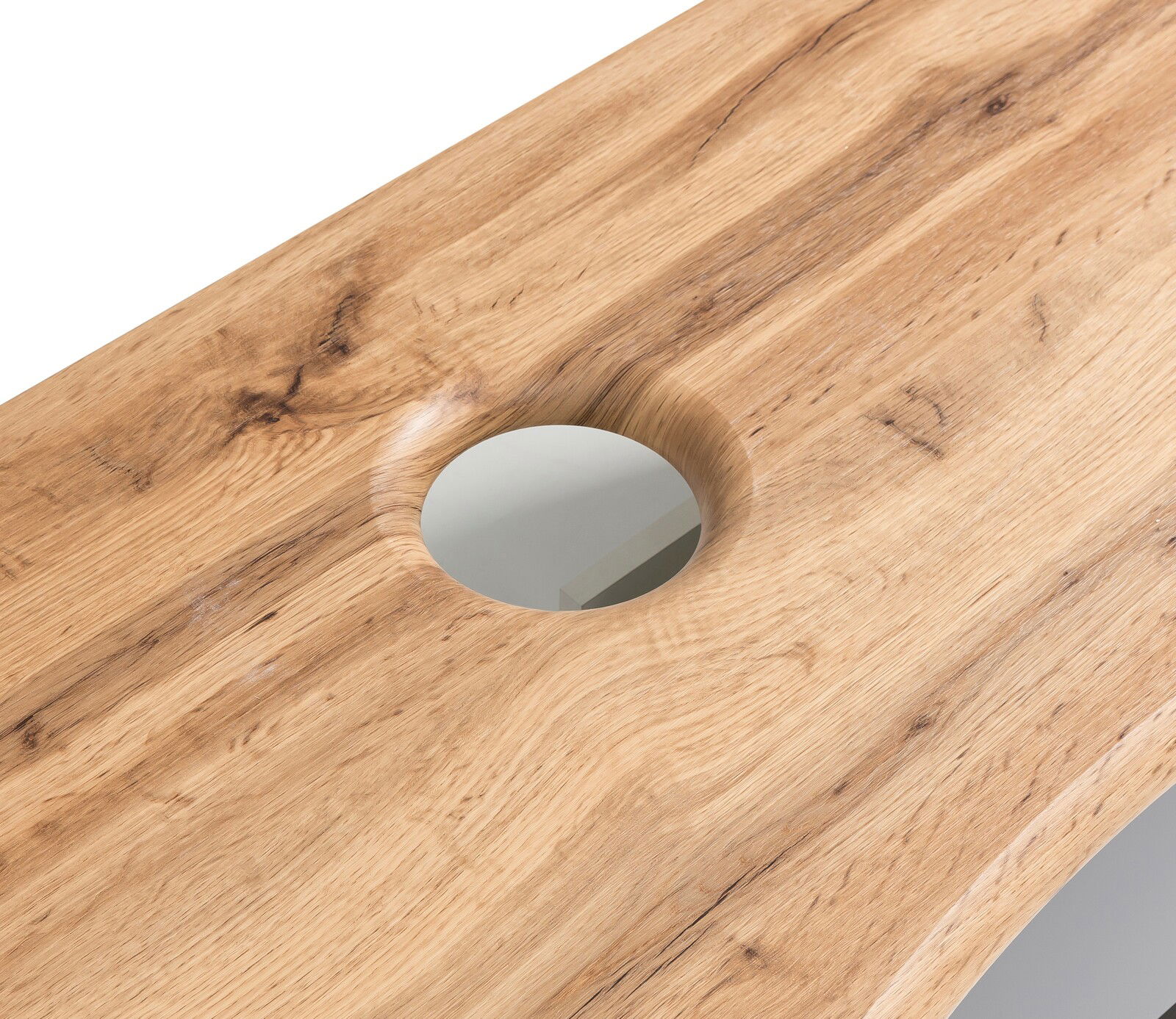 Nahaufnahme eines Waschtisch-Sets aus Holz mit natürlicher Maserung und einem runden Ausschnitt, von oben betrachtet.