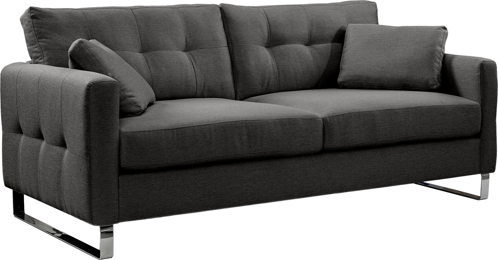 Dunkelgraues 2-Sitzer-Stoffsofa mit gesteppter Rückenlehne, zwei Kissen und verchromten Kufenfüßen, freigestellt auf Weiß, Ansicht schräg von vorne