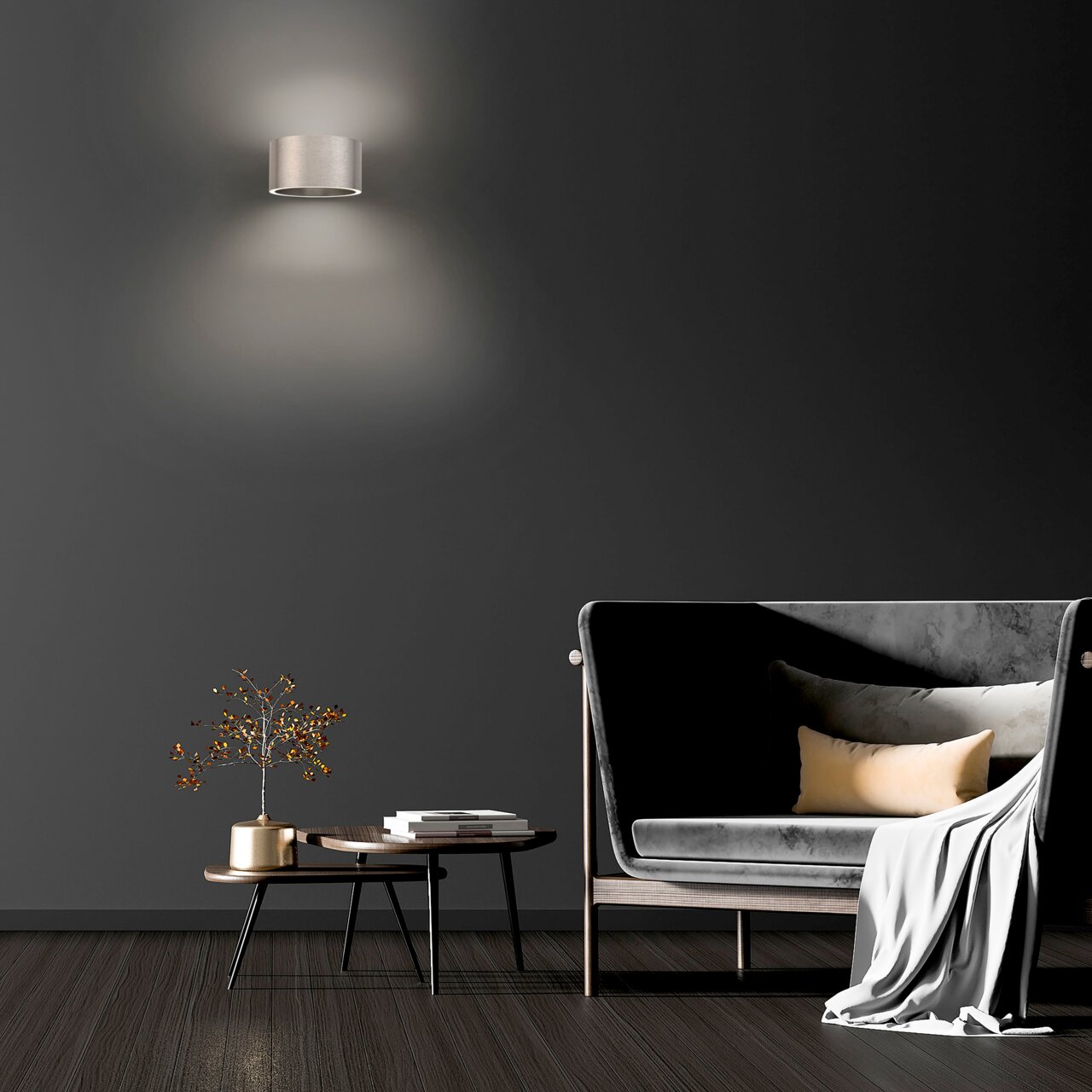 Moderne Wandleuchte PURE Clipse in einem stilvollen Wohnzimmer, frontal an der Wand montiert, mit sanftem Lichtschein.