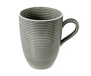 Grauer Kaffeebecher mit Henkel, 0,35l, mit horizontalen Streifen, seitliche Perspektive