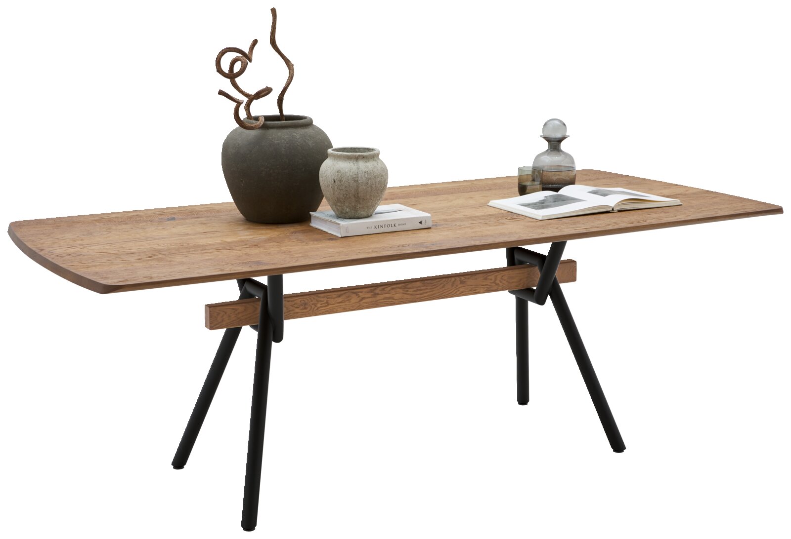 Valnatura Esstisch SALZBURG Moderner Schreibtisch aus Holz mit schwarzem Metallgestell und abgerundeter Tischplatte, dekoriert mit Vasen, Buch und Karaffe, in schräger Seitenansicht