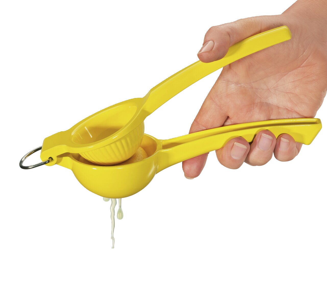 Gelbe Zitronenpresse LIMONA in der Hand gehalten, seitliche Perspektive, mit herausfließendem Zitronensaft.