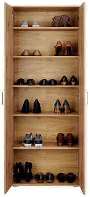 Offener XL-Schuhschrank aus Holz mit mehreren Regalböden, gefüllt mit verschiedenen Schuhen, frontal betrachtet.