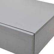 Graue Wandkonsole aus der Nähe, perspektivische Ansicht von oben