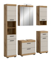 Badmöbel-Set in Eiche-Optik mit hellgrauen Fronten und schwarzen Griffen, bestehend aus Hochschrank, Spiegelschrank mit LED-Leuchte, Waschtischunterschrank und Kommode, frontal in leichter Schrägansicht dargestellt
