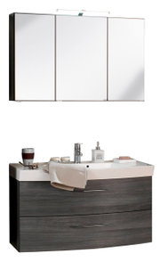 Moderne badkamercombinatie met spiegelkast en wastafelonderkast in donkere houtlook, gezien vanaf de voorkant.
