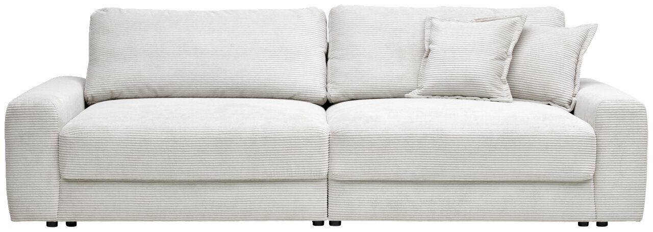 Grote, moderne big-sofa van lichtgrijze stof met twee rugkussens en twee sierkussens, gefotografeerd van voren.
