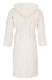 Rückansicht eines cremefarbenen Kapuzenmantels mit Zopfmuster und Gürtel.