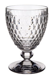Elegantes Wasserglas Boston mit facettiertem Design, seitliche Perspektive