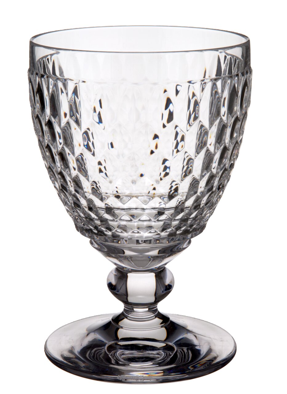 Elegantes Wasserglas Boston mit facettiertem Design, seitliche Perspektive