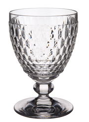 Elegantes Wasserglas Boston mit facettiertem Design, seitliche Perspektive