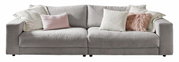Großes, graues Sofa mit mehreren Kissen in verschiedenen Farben, frontal fotografiert.