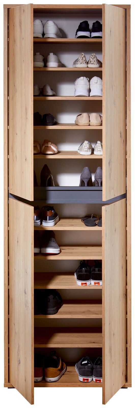 XXL-Schuh- und Mehrzweckschrank aus Holz mit offenen Türen, gefüllt mit verschiedenen Schuhen, frontal betrachtet.