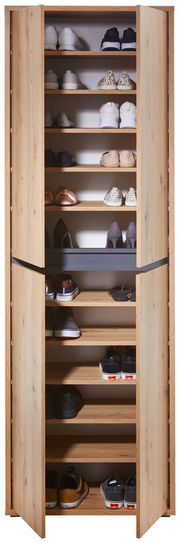 XXL-Schuh- und Mehrzweckschrank aus Holz mit offenen Türen, gefüllt mit verschiedenen Schuhen, frontal betrachtet.