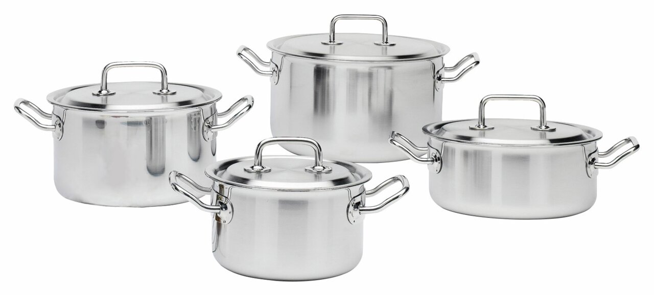 Vier-teiliges Topfset Brigade Premium aus Edelstahl, seitliche Perspektive