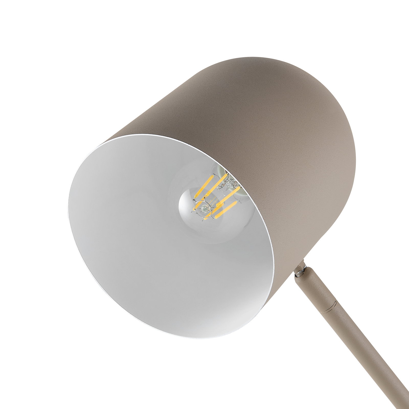 Nahaufnahme einer modernen Stehleuchte mit rundem, beige-grauem Lampenschirm und sichtbarer Glühbirne, seitliche Perspektive.