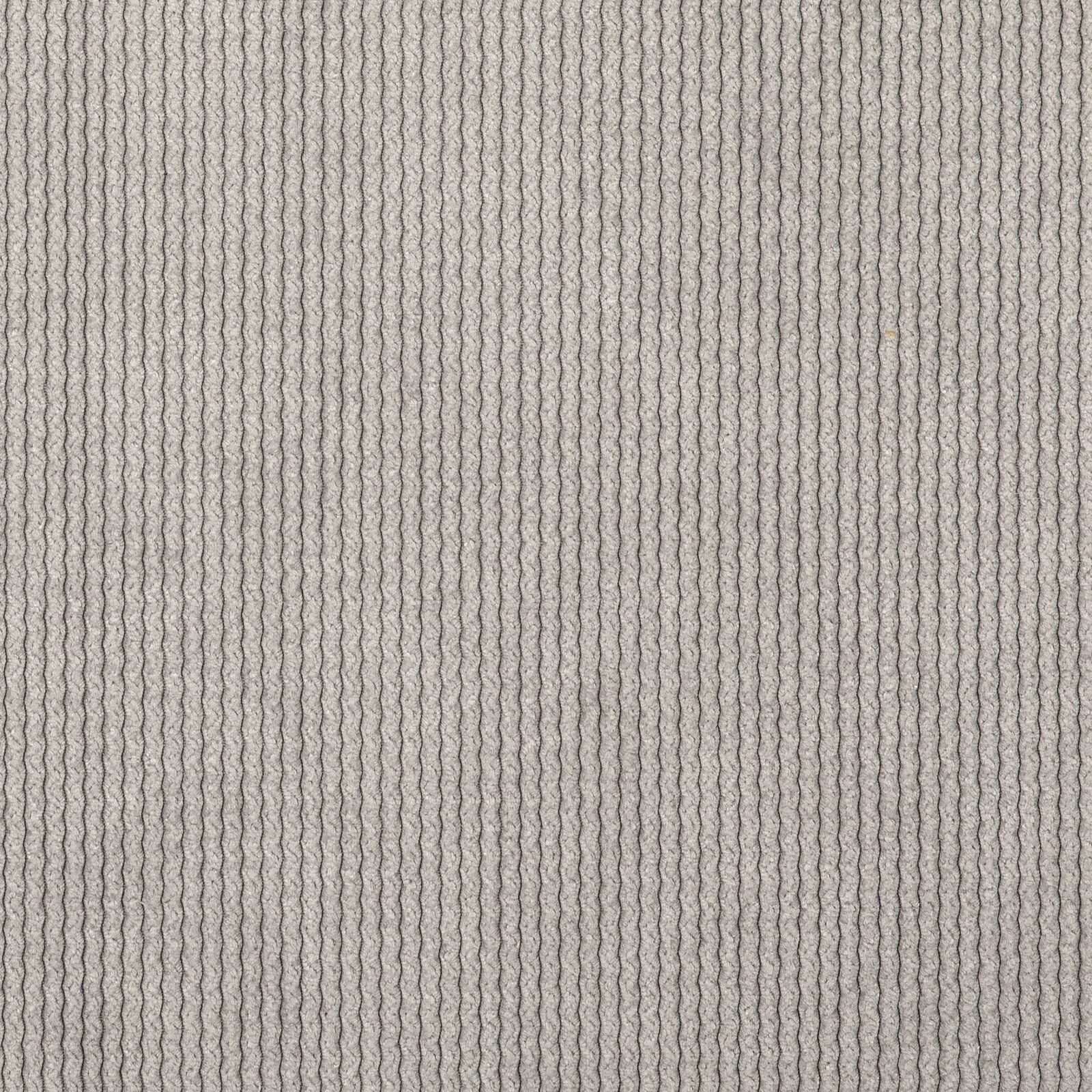 Nahaufnahme eines grauen, strukturierten Stoffes mit wellenförmigem Muster, von oben betrachtet.