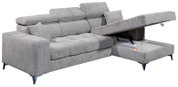 Graues Ecksofa mit verstellbaren Kopfstützen und Stauraum, Perspektive von vorne links