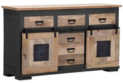 Rustikales Sideboard mit Schubladen und Schiebetüren aus Holz und Metall, seitliche Perspektive
