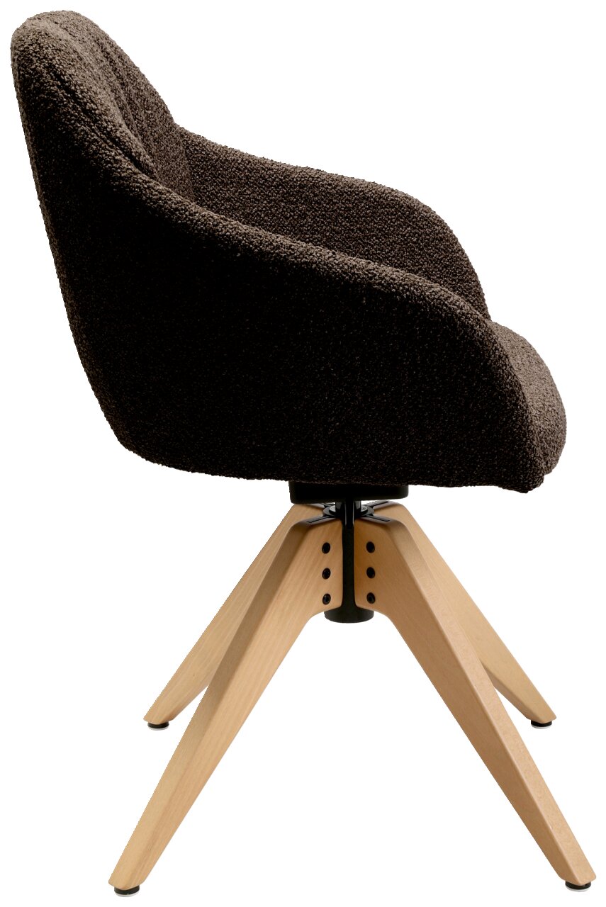 Seitenansicht eines Armlehnstuhls mit braunem Stoffbezug und hellen Holzbeinen.