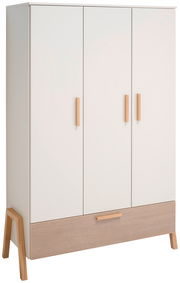 Moderner weißer Kleiderschrank mit drei Türen und Holzgriffen, seitliche Perspektive