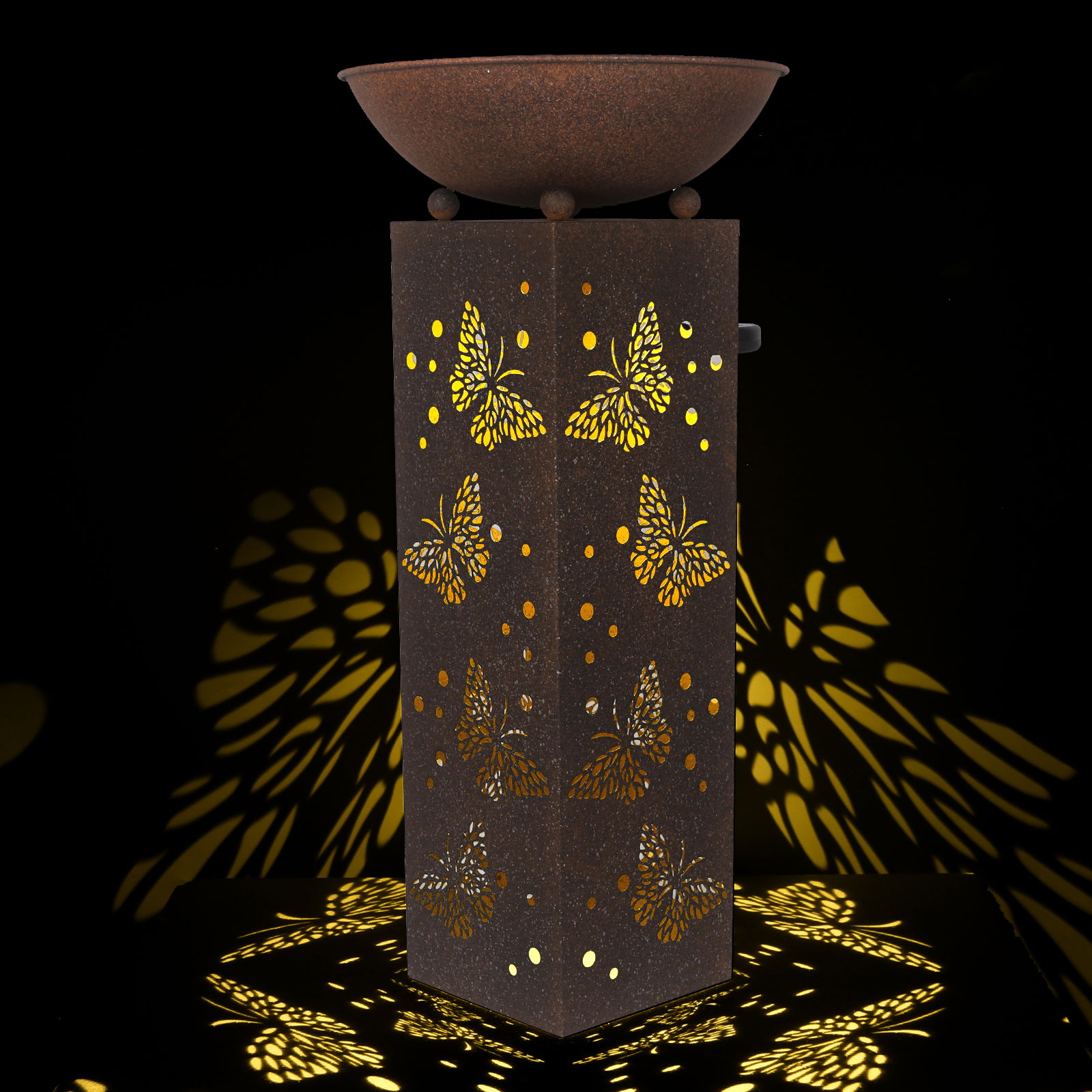 Solarleuchte mit Schmetterlingsmuster, seitliche Perspektive