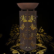 Solarleuchte mit Schmetterlingsmuster, seitliche Perspektive