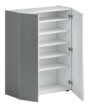 Moderner Schuhschrank Voleo TANKO mit grauer Front und weißen Regalböden, geöffnete Türen, seitliche Perspektive