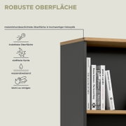 Detailansicht eines dunkelgrauen Regals/Schranks mit melaminharzbeschichteter Holzoptik-Oberfläche und Holzdeckplatte; Infografik zeigt robust, kratzfest, stoßfeste Kante, wasserabweisend und leicht zu reinigen, Perspektive: schräg von vorn auf die obere 