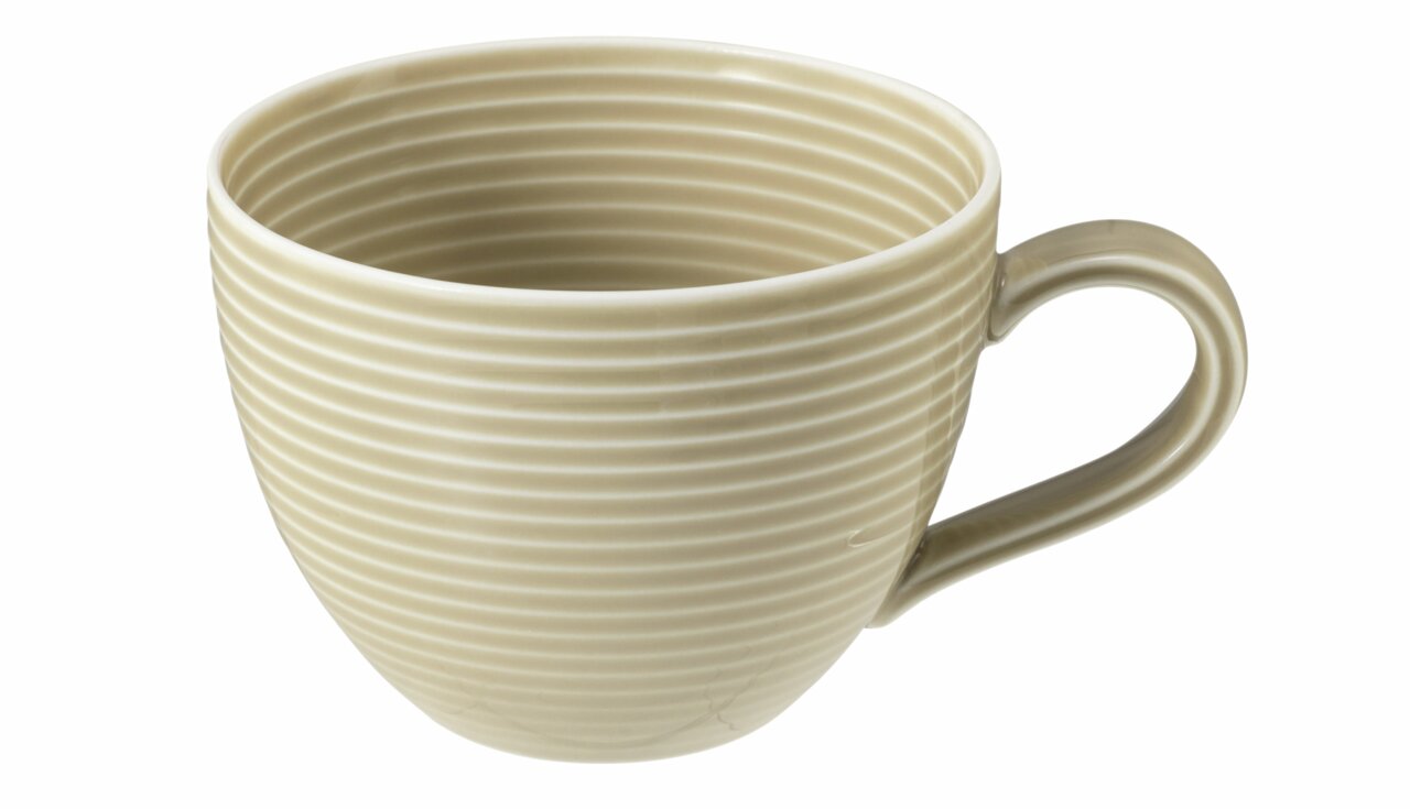 Beige Kaffeetasse mit Reliefmuster, seitliche Perspektive