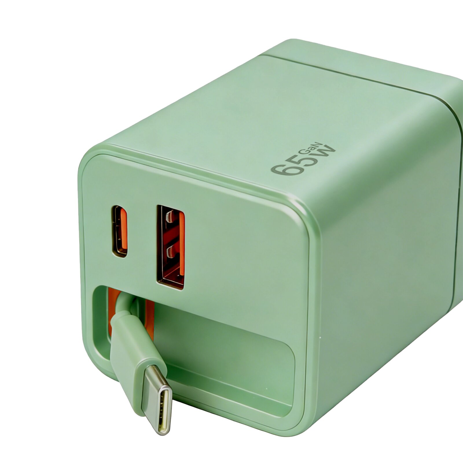 Mintgrünes 65W GaN USB-Ladegerät mit EU-Stecker, zwei USB-A-Ports und einem USB-C-Port, in schräger Vorderansicht auf weißem Hintergrund