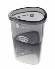Messbecher 4cl von Dr. Oetker, dreieckige Form, seitliche Perspektive