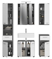 Moderne Badkombination mit Beleuchtung, bestehend aus mehreren Schränken und einem Waschbecken, frontal abgebildet.