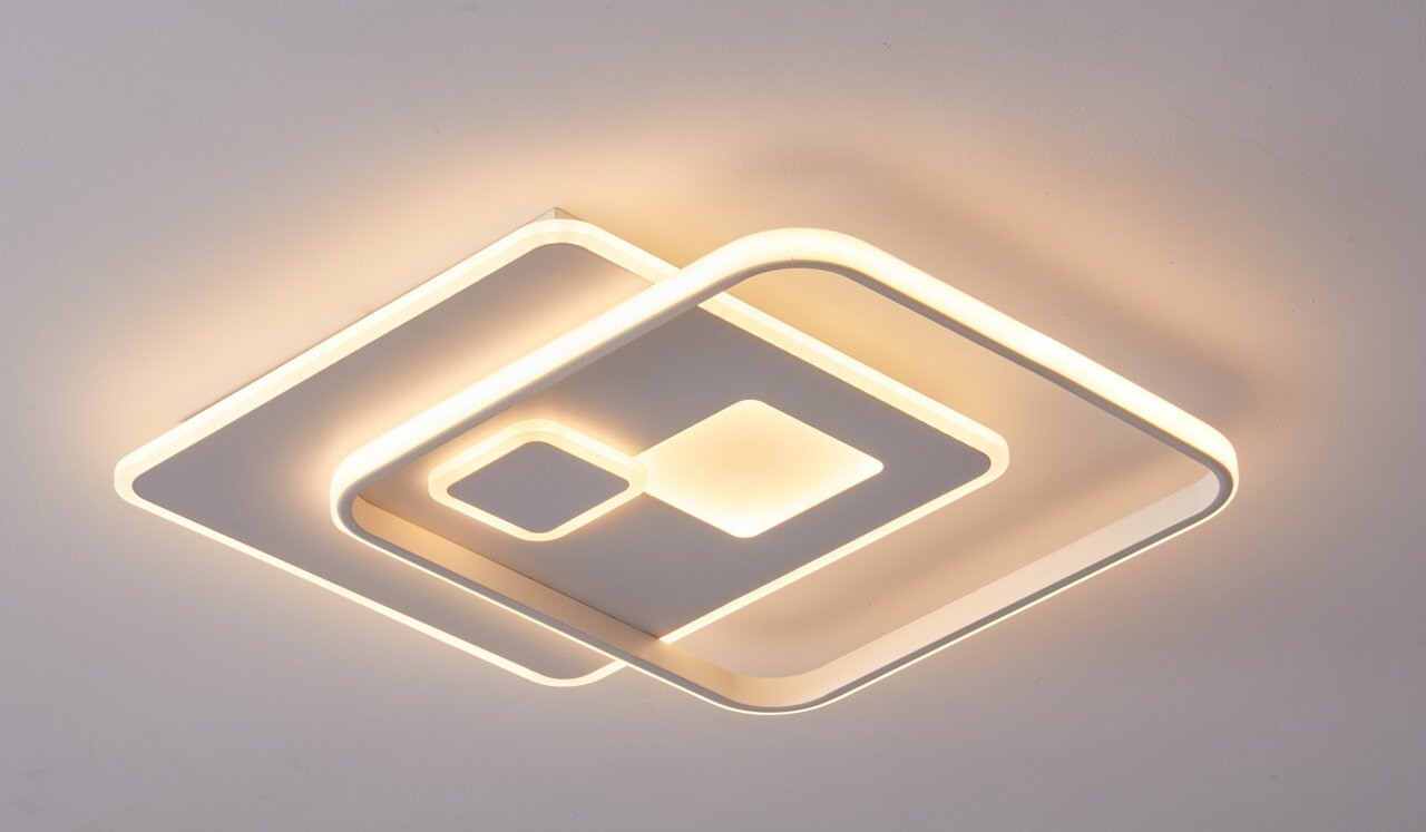 Moderne LED-Deckenleuchte mit geometrischem Design, seitliche Perspektive