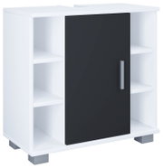 Weißer Badezimmerschrank mit schwarzer Tür und silbernem Griff, seitlichen offenen Ablagefächern und Sockelfüßen, dargestellt in schräger Frontansicht von rechts.