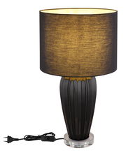 Elegante Tischleuchte IRINA mit schwarzem Lampenschirm und geriffeltem Sockel, seitliche Perspektive