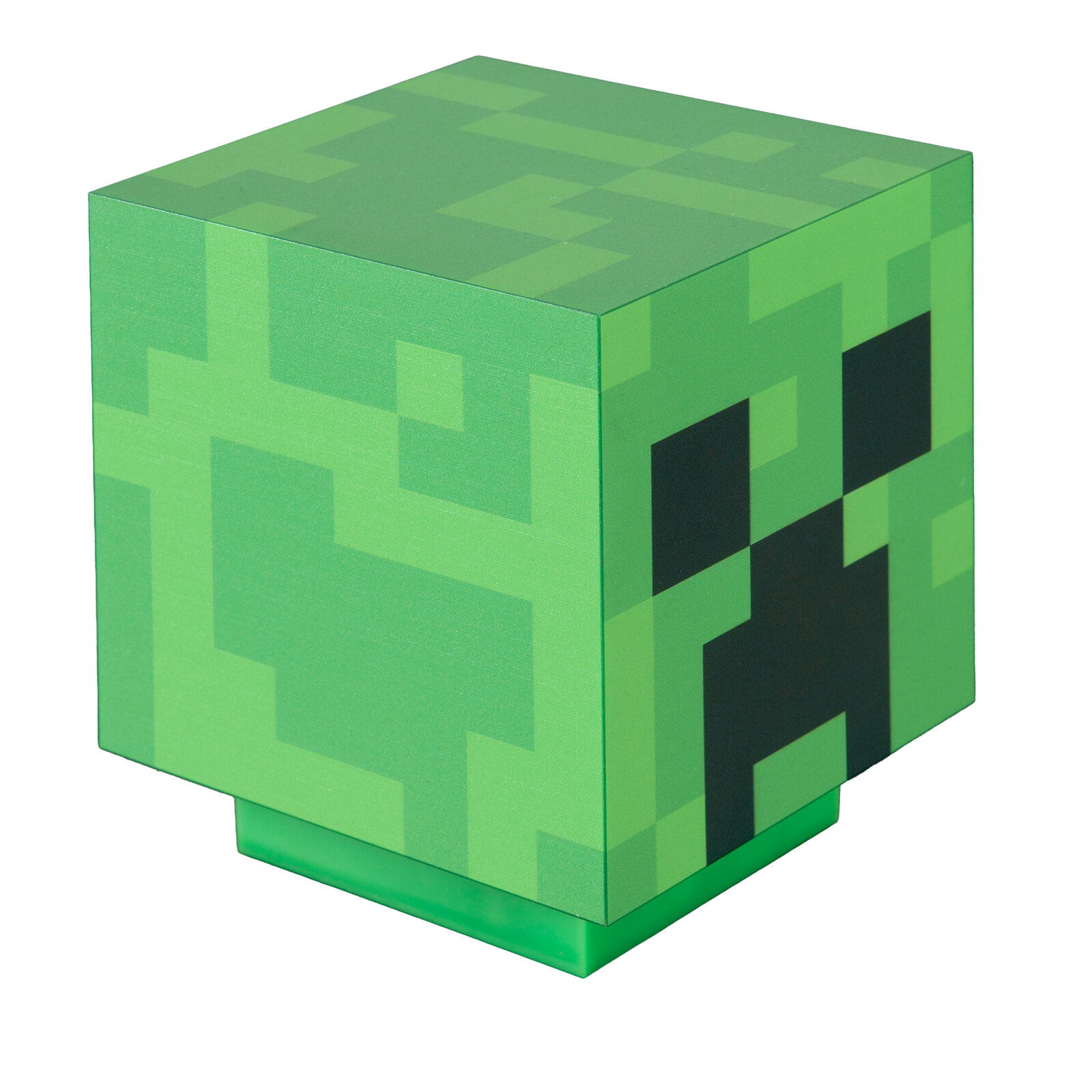 Grüner, würfelförmiger Minecraft-Creeper-Block mit pixeligem Muster und schwarzem Gesicht, freigestellt auf weißem Hintergrund, in schräger Vorderansicht (3/4-Perspektive) von oben.