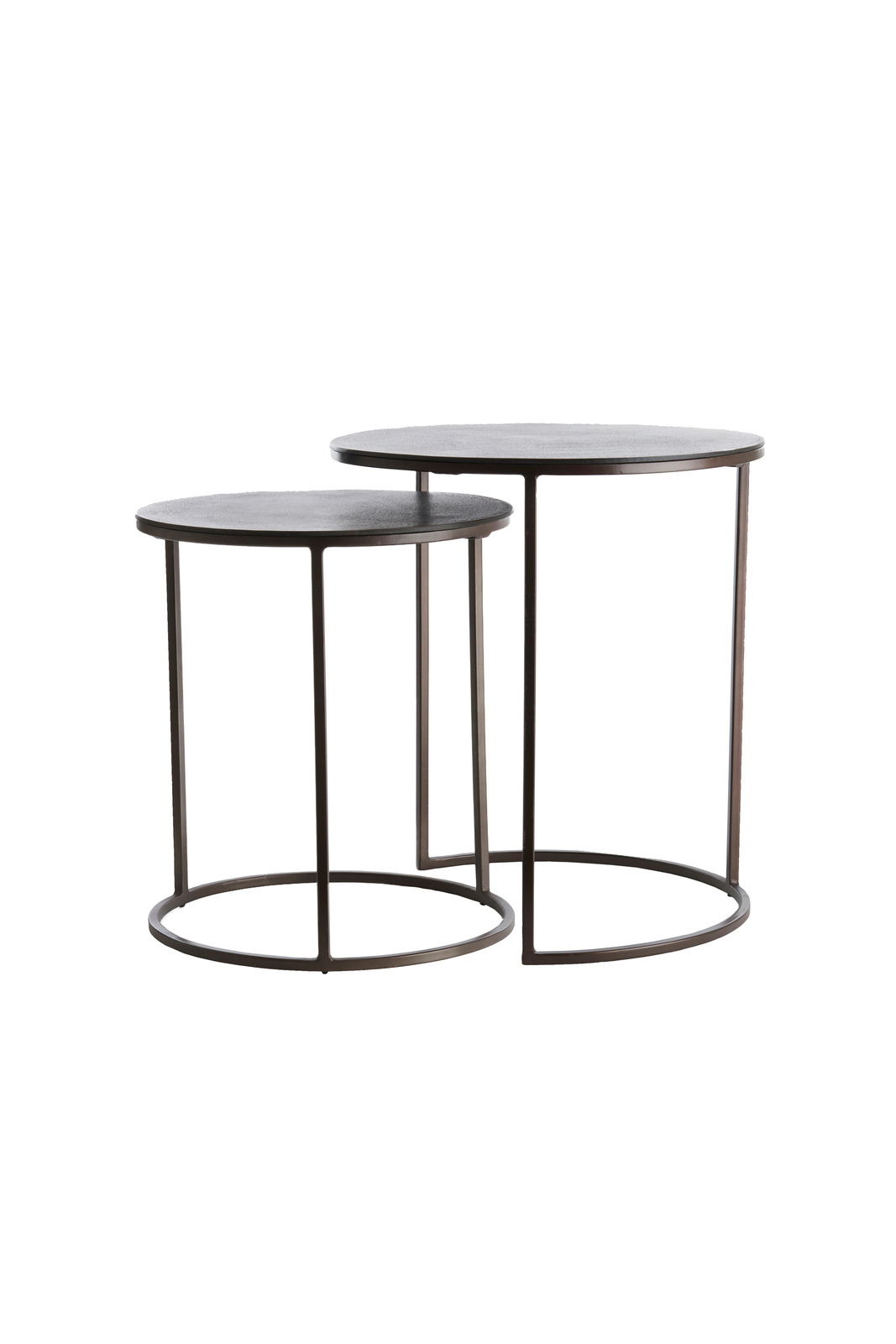 Zwei runde Beistelltische in unterschiedlichen Größen aus Metall mit schwarzer Oberfläche, seitliche Perspektive.