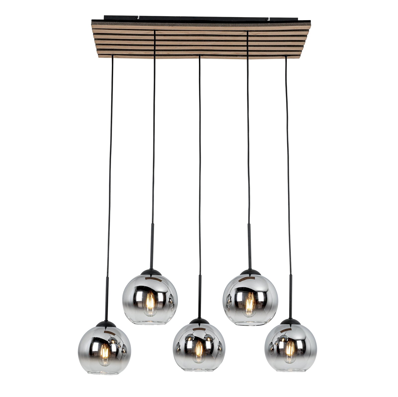 Moderne Hängeleuchte mit fünf kugelförmigen, verchromten Lampenschirmen, von unten betrachtet.