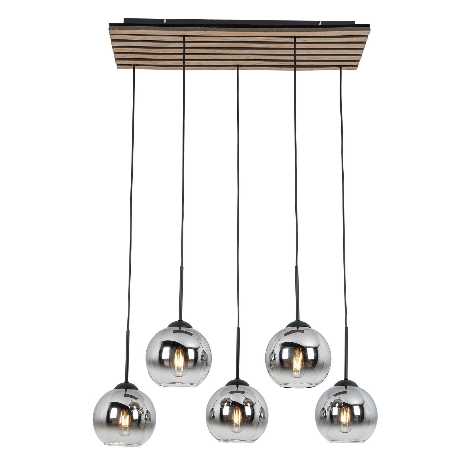 Moderne Hängeleuchte mit fünf kugelförmigen, verchromten Lampenschirmen, von unten betrachtet.