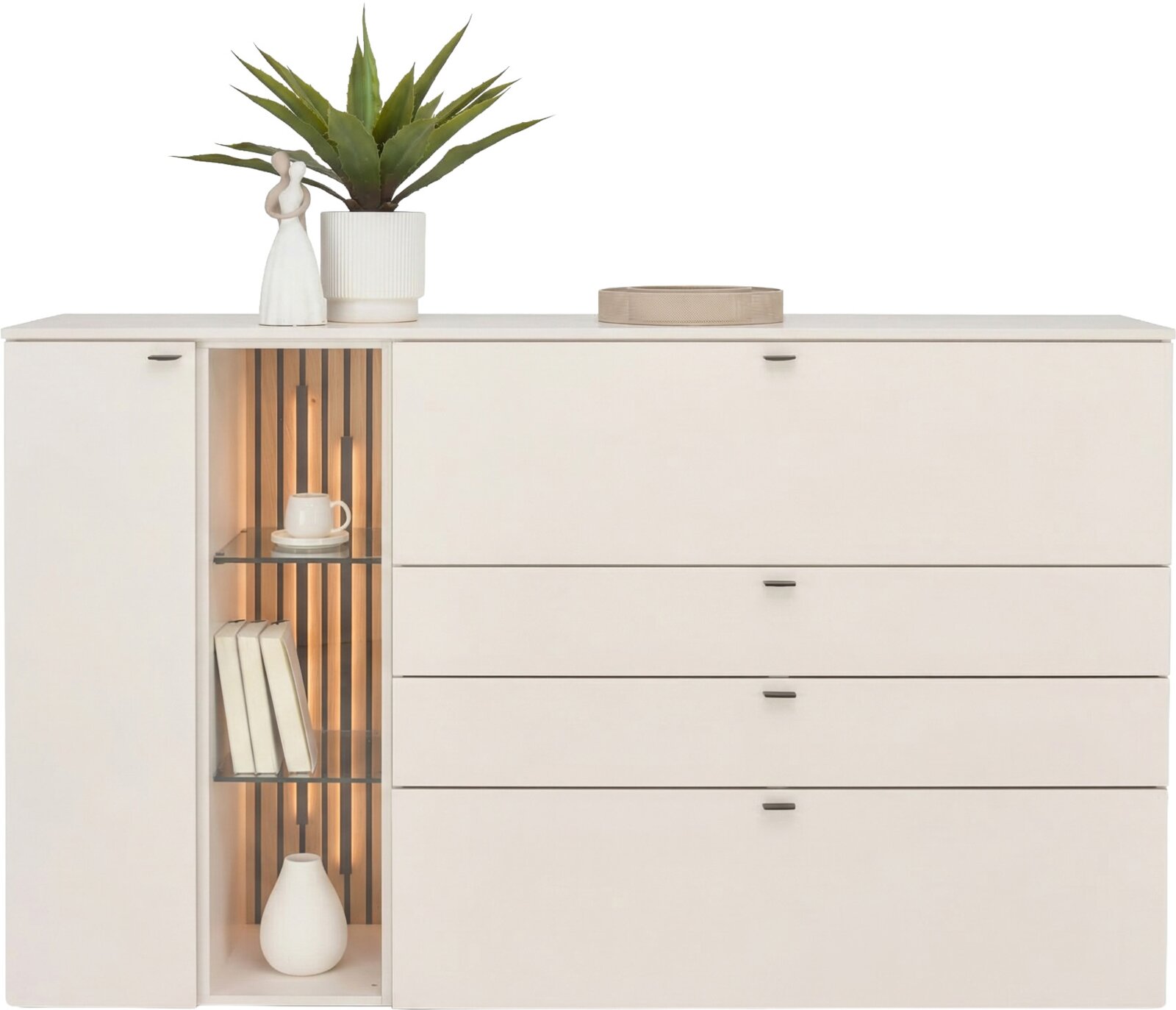 Witte moderne ladekast/commode met vier lades en een open vitrinekast met glazen planken, verticale latten en warme LED-verlichting gefotografeerd recht van voren op ooghoogte.