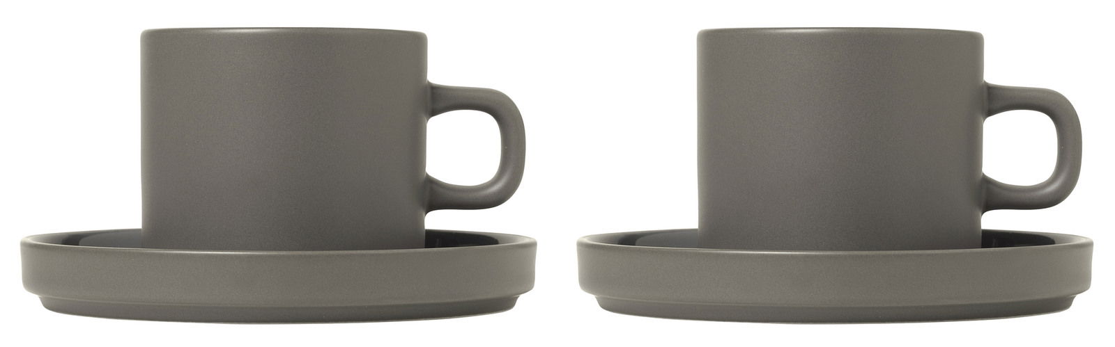 Zwei graue Kaffeetassen mit Untertassen, frontal fotografiert.