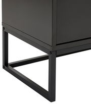 Nahaufnahme eines schwarzen TV-Lowboards mit Metallgestell, seitliche Perspektive