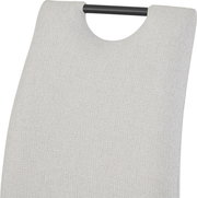 Beiger Stoffbeutel mit schwarzem Griff, frontal aus leicht schräger Perspektive vor weißem Hintergrund